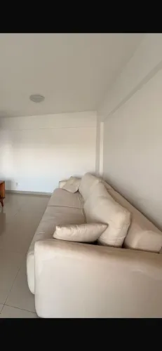 Sofá tecido pet friendly off white 