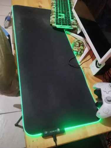 Mousepad RGB 30x80 usado