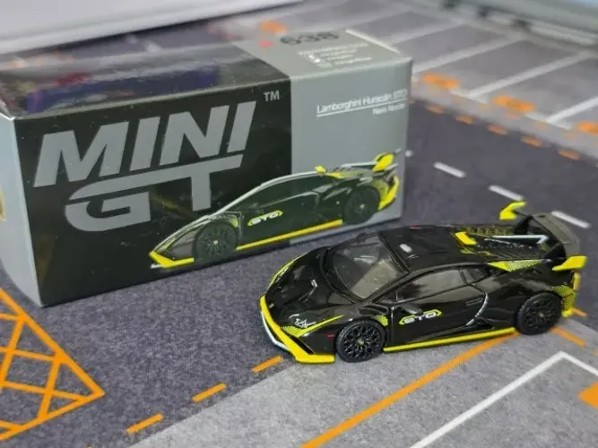 Lamborghini Huracan GTO Preto - MiniGT