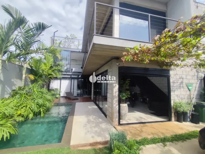 Casa residencial mobiliada com 2 quartos sendo 1 suíte disponível para locação no bairro C