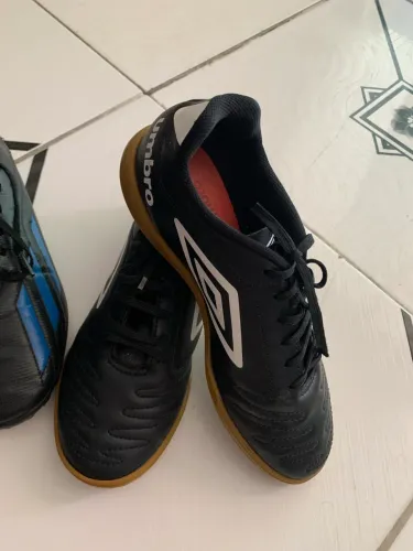 Chuteira de futsal umbro