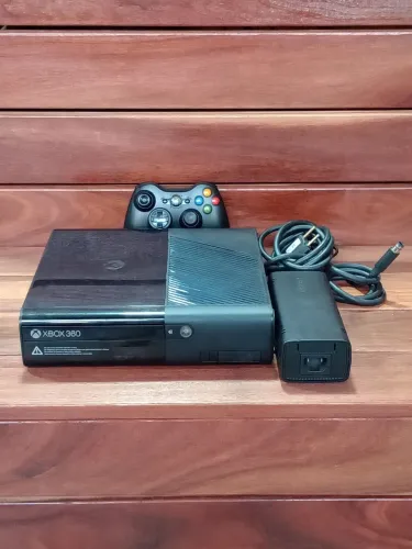 Xbox 360 Super Slim 500GB Desbloqueado RGH + HD 90 JOGOS