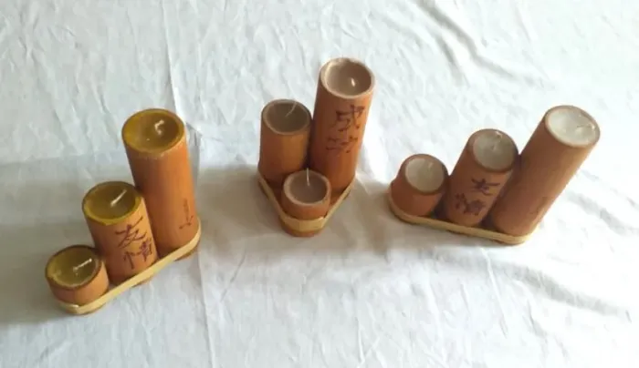 Trio de velas aromatizadas japonesas com ideogramas traduzidos para o português. Novas.