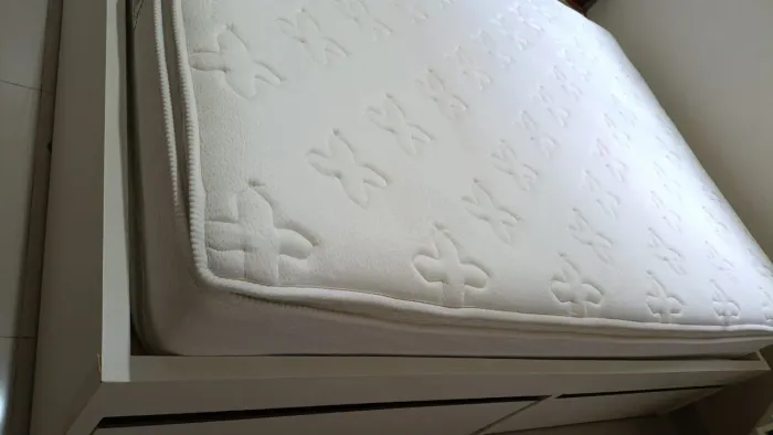 Vendo  uma cama de casal  planejada colchão  intacto de alta qualidade   valor 1.500