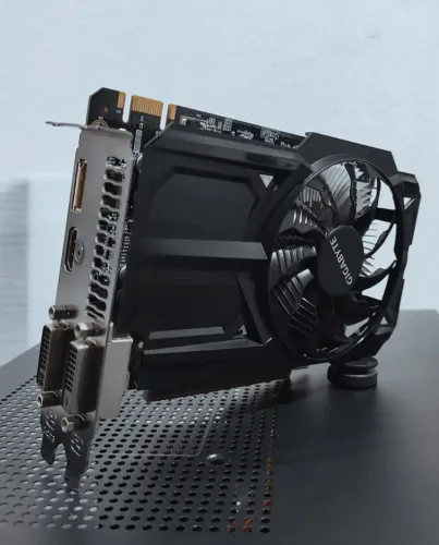 Placa de vídeo Gigabyte GeForce GTX 950 2GB Semi- Nova
