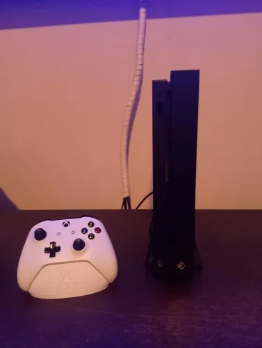 Xbox One x  HD 1 TB funcionando perfeitamente 