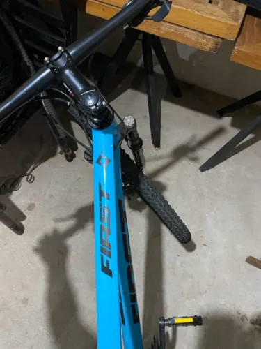 Bicicleta MTB First Azul - Freio a Disco / Selim GTS - Ótimo Estado!
