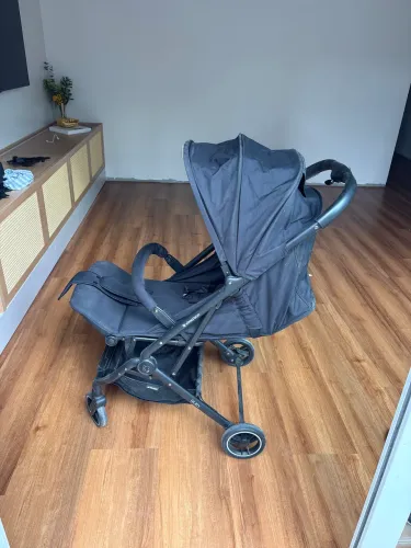 Carrinho de bebê KIKKA BOO