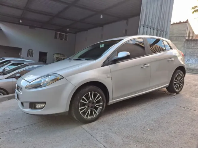 Fiat Bravo Essence Dualogic 1.8 Flex 16V 5P 2011
