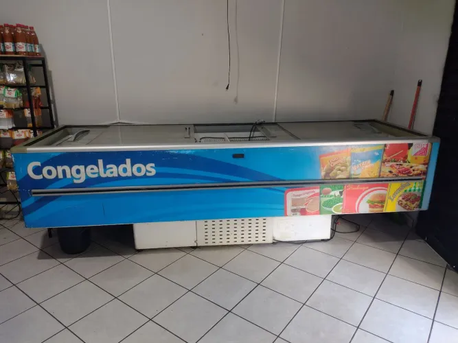 Ilha de congelados a venda. 3 metros . Motivo da venda , parei de trabalhar com frios .
