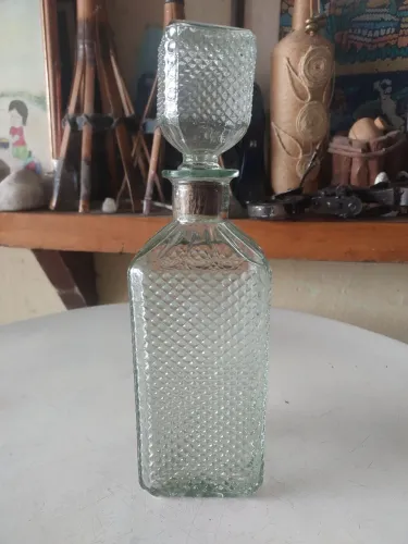 Licoreira de vidro...