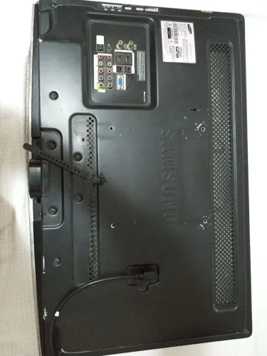 Vendo Tv Samsung com problema na película da tela