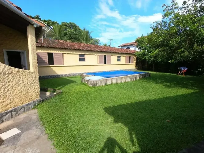 Excelente Casa Independente com Piscina e Casa de Caseiro.