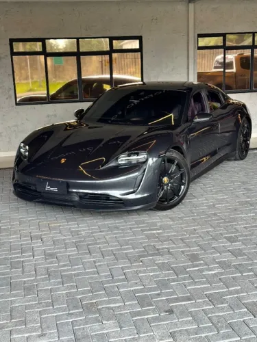 Porsche Taycan (elétrico) 2021