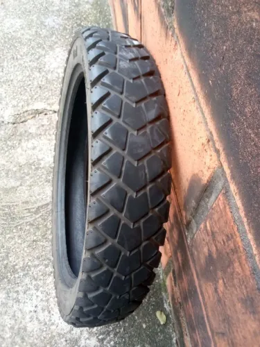 Pneu de moto 110/90/17