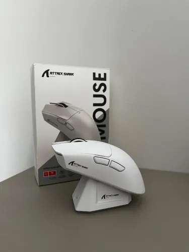 Mouse Attack Shark X11 com dock de carregamento