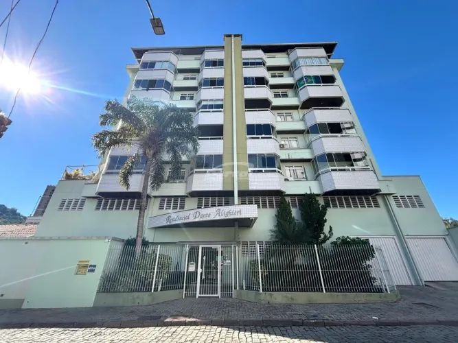 Apartamento semi mobiliado para locação com 118,00m². Amplo, confortavel e com excelente a