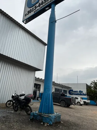 Poste de aço (6 mm) 9 metros de altura capacidade para placa de 10 X 5