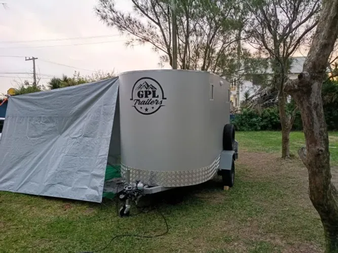Vendo trailer GPL 2025, muito bem conservado, com pouquíssimo uso e documentação em dia