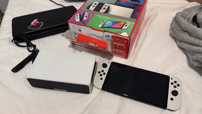 Switch Oled 1 - 128gb desbloqueado + cartão de memória