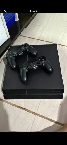 Ps4 com 2 controles 3 jogos físicos