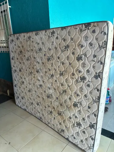 Colchão Queen ortobom usado