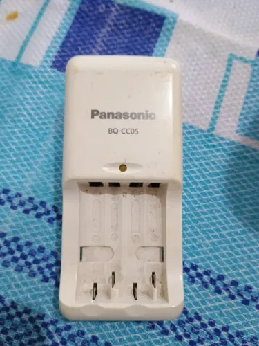 Carregador de Pilhas AAA e AA e T/Benjamim,