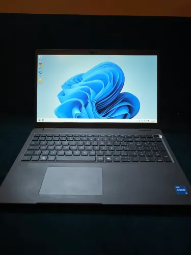 Notebook Dell latitude 3550, i5-1345U, 16gb ddr5, SSD 512gb