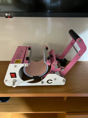 Máquina de estampar canecas