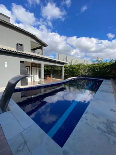 VENDO CASA NO ALPHAVILLE COM 4 QUARTOS E PISCINA
