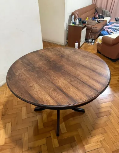 Mesa retro em Jacarandá da Bahia