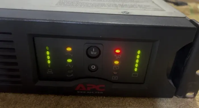 Nobreak APC Smart-UPS 1500 SUA1500RM2U Rack 2U 1440VA