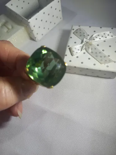 Anel ouro  18k   com 10 gramas em ouro  e uma pedra  de ametista verde  