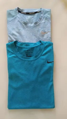 Duas camisas masculinas de treino Nike Tam M