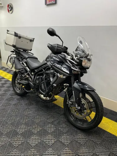 Vendo tiger 800 moto com valor abaixo da fipe e revisada toda em dia so pegar e curtir