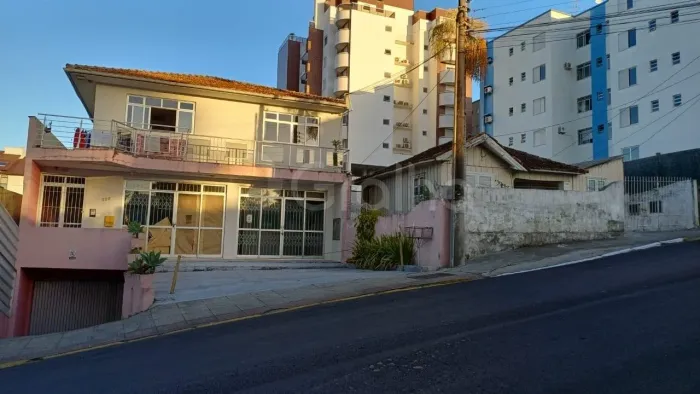 TERRENO ESTREITO ÁREA TOTAL 1.386,39 m² Com VIABILIDADE AMC