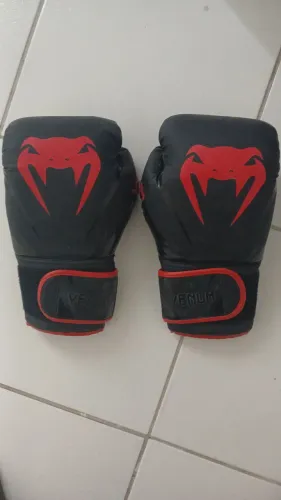 Luvas de Boxe/ Muay Thai. VENUM. 14oz
