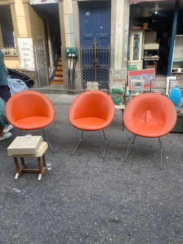 Cadeiras Modernas em Couro e Estrutura Cromada