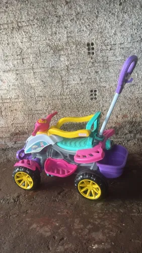 Quadriciclo menina