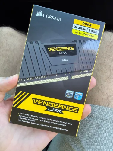 Memória RAM DDR4 64GB (2x32GB) 3200MHz CL16