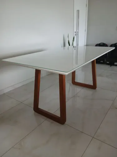Mesa de jantar marca Tok&stok