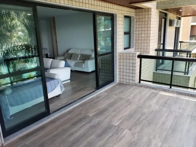 Apartamento com 04 quartos em frente a praia do condomínio Porto Real Resort