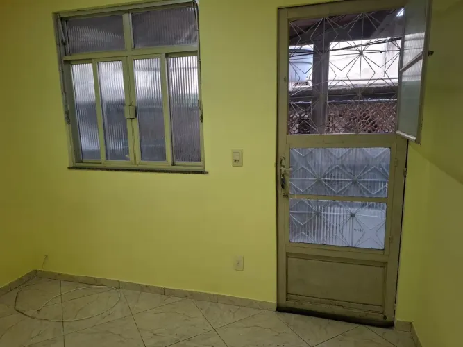 Aluga-se Kitinet Reformada e Aconchegante