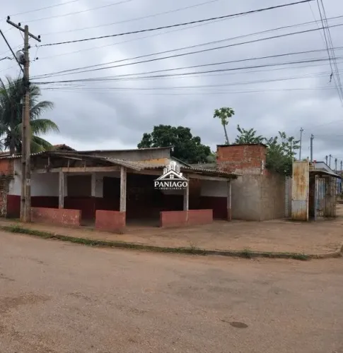 Imóvel de Esquina com, Ponto Comercial, casa e Amplo Terreno.