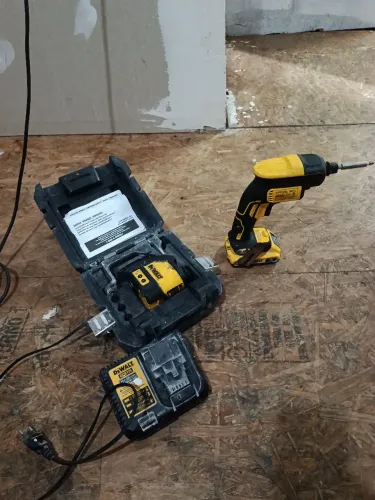 Parafusadeira Dewalt e Laiser