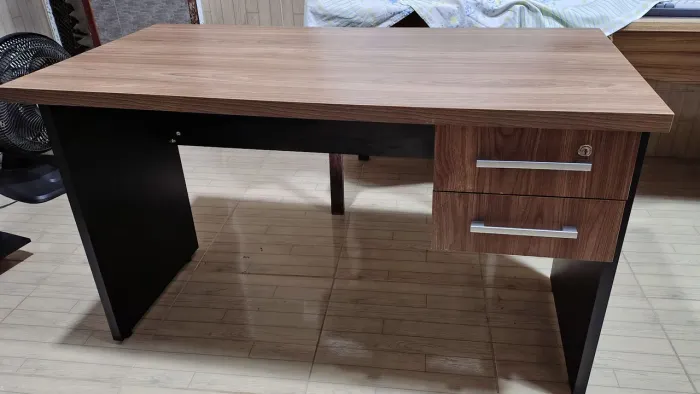 Mesa Escritório 120x60 material Top Bem Conservada