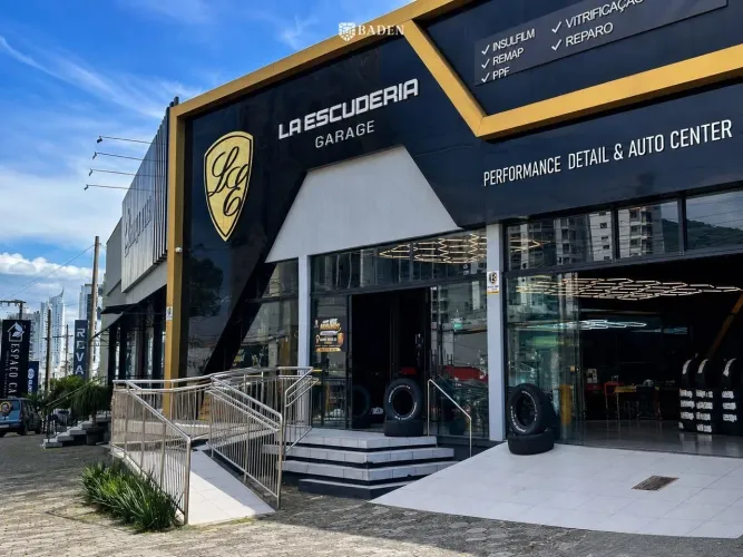 Sala comercial disponível para locação.