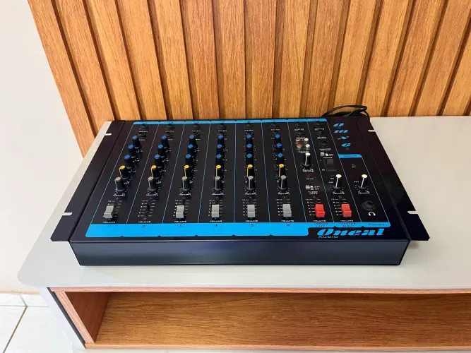 Mesa de Som Oneal OMX 6 - 6 canais