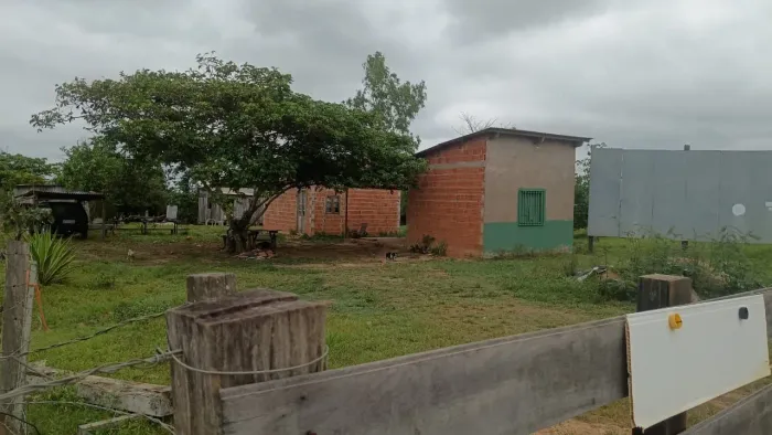Vende-se uma chácara