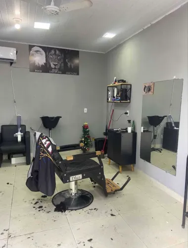 Cadeira de barbeiro DLUZ reclinável pra vender 